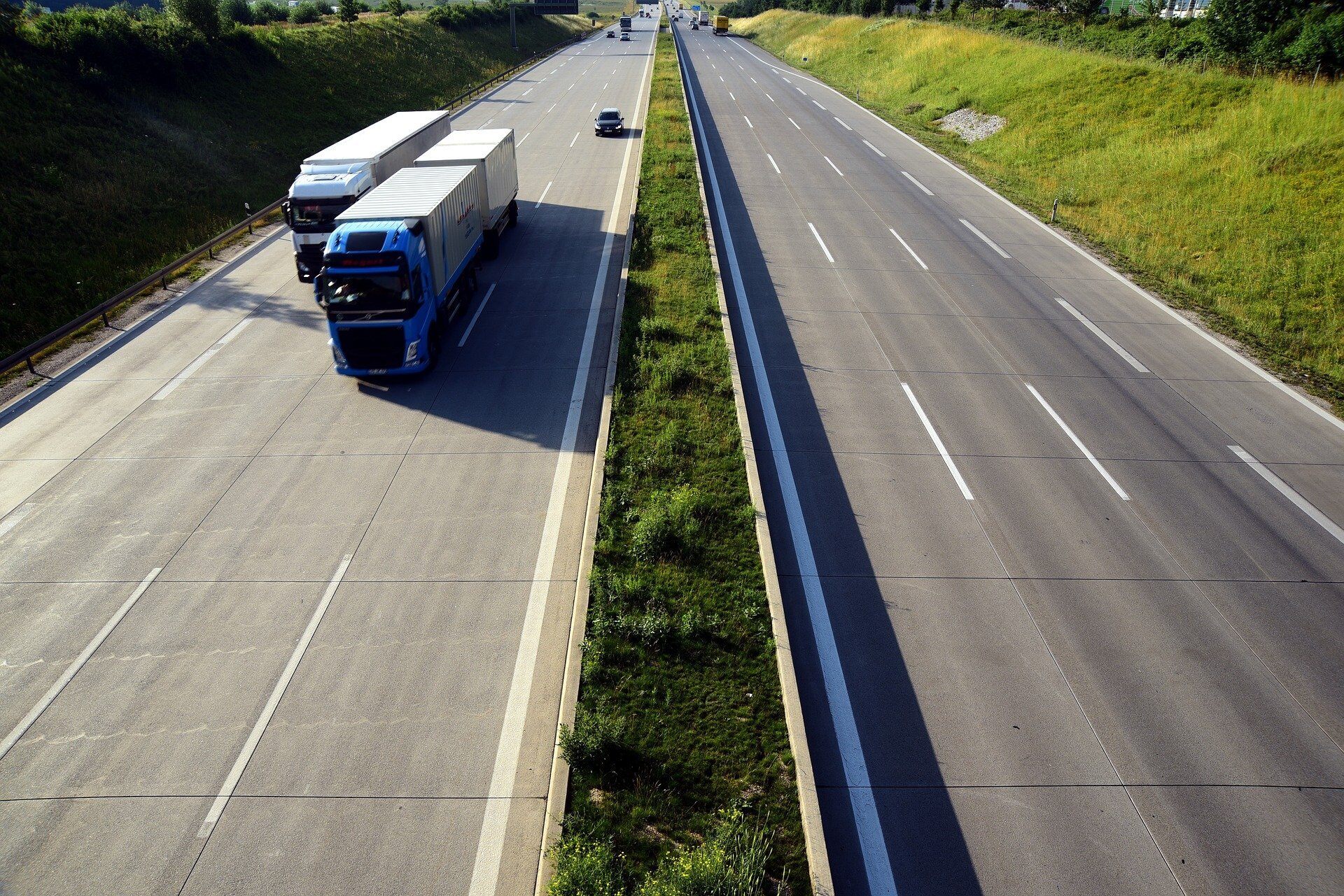 Camions route nature - Garage