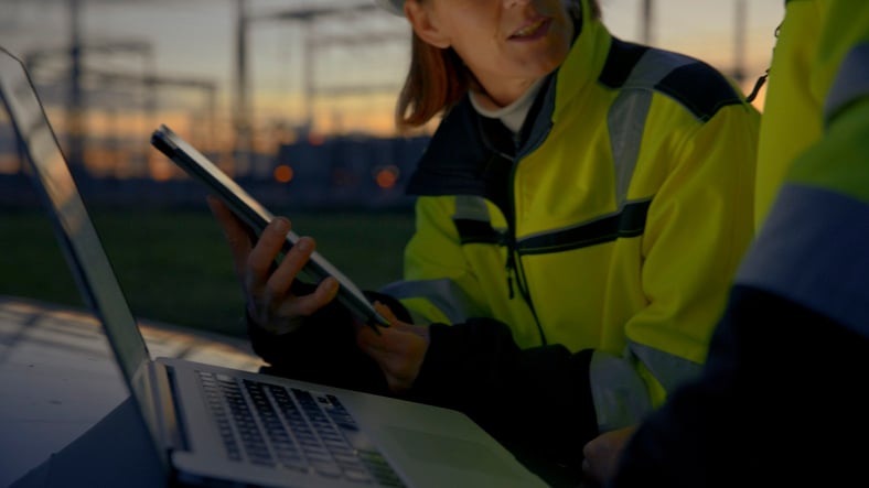 Femme Téléphone Extérieur - Mobilité